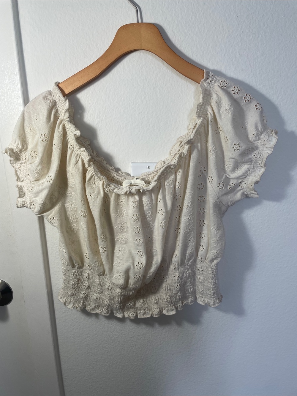 Cream Crop Top with Puff Sleeves - Picture 2 of 2